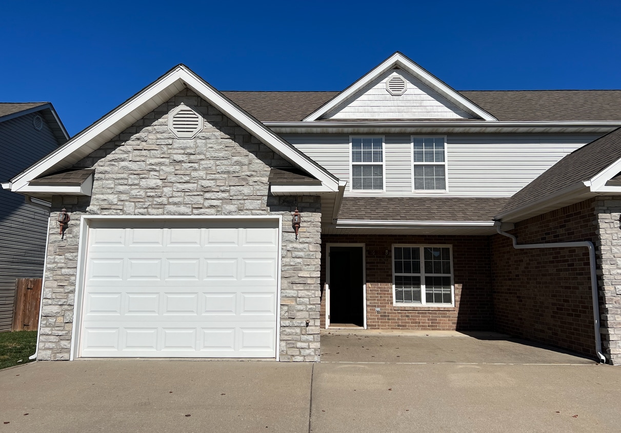 16026 A&B Holy Cross Apartment for Rent in Saint Robert, MO