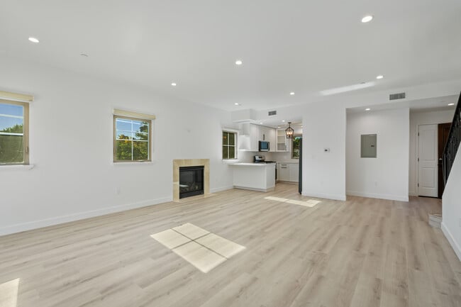Building Photo - 11474 Moorpark St