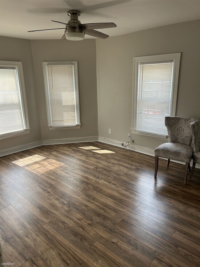 Foto del edificio - 3 br, 1 bath Duplex - 525 Union Avenue 2