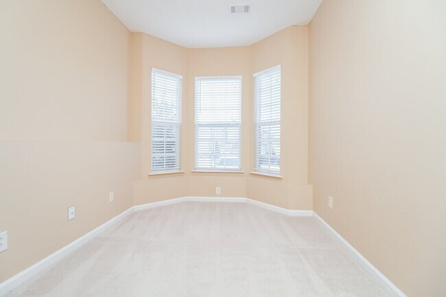 Building Photo - 1009 Streamdale Point W