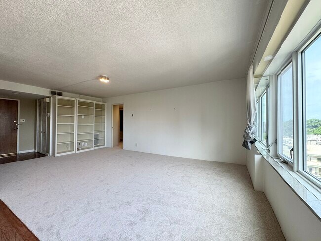 Building Photo - 4545 Wornall Rd