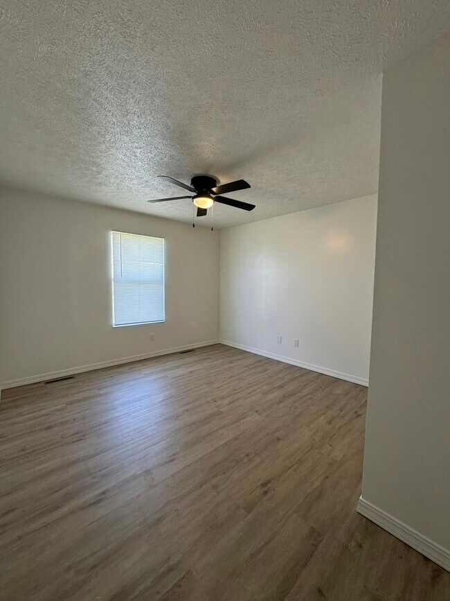 Foto del edificio - 701 McLean Ct