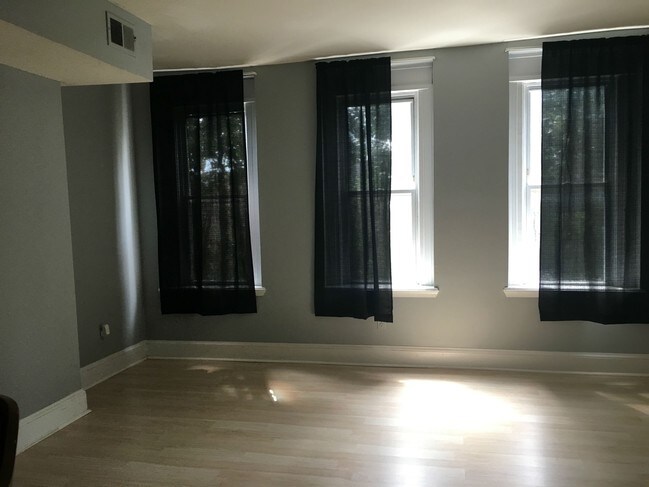  - 820 W. Lombard Apartments