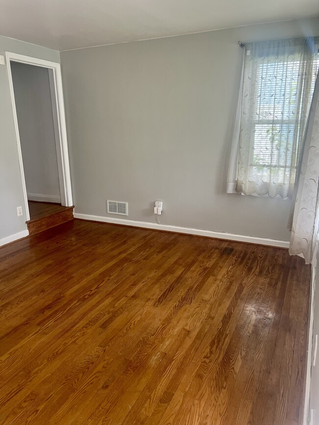 Photo - 5701 Carter Ave (Baltimore, MD) House