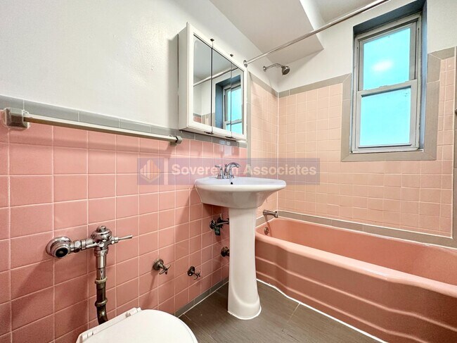 Foto del edificio - 2940 East 196