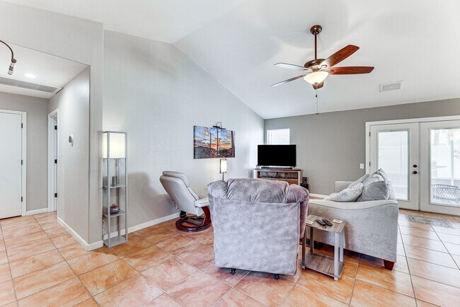 Foto del edificio - 4401 E Stanford Ave