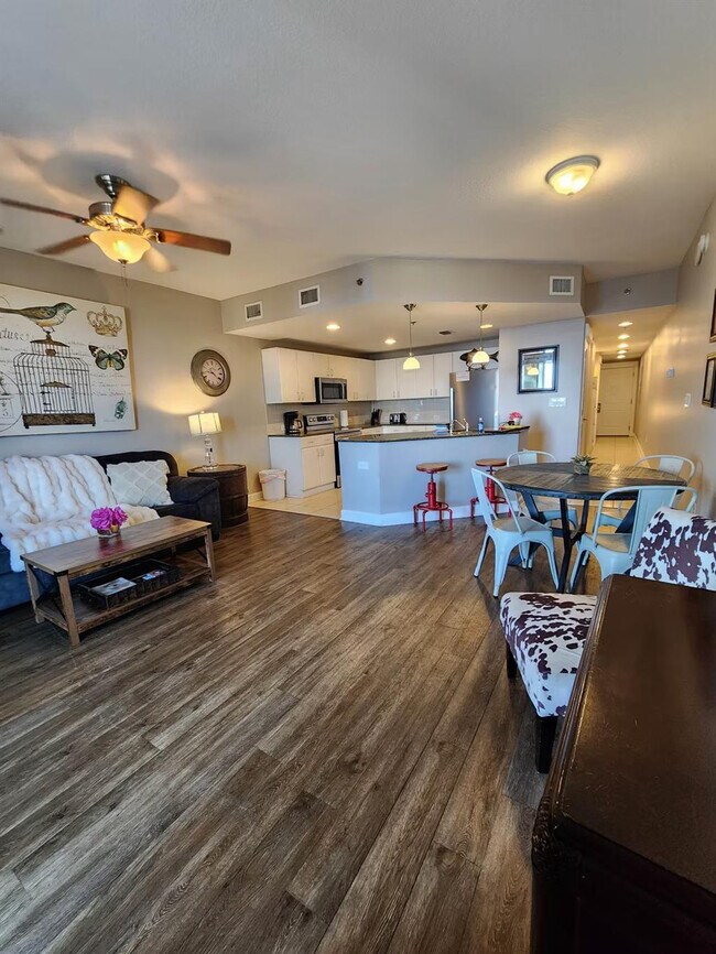 Building Photo - 11800 Front Beach Rd