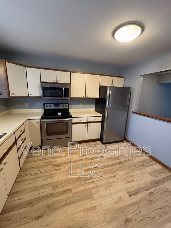 Building Photo - 8 Redcoat Ct