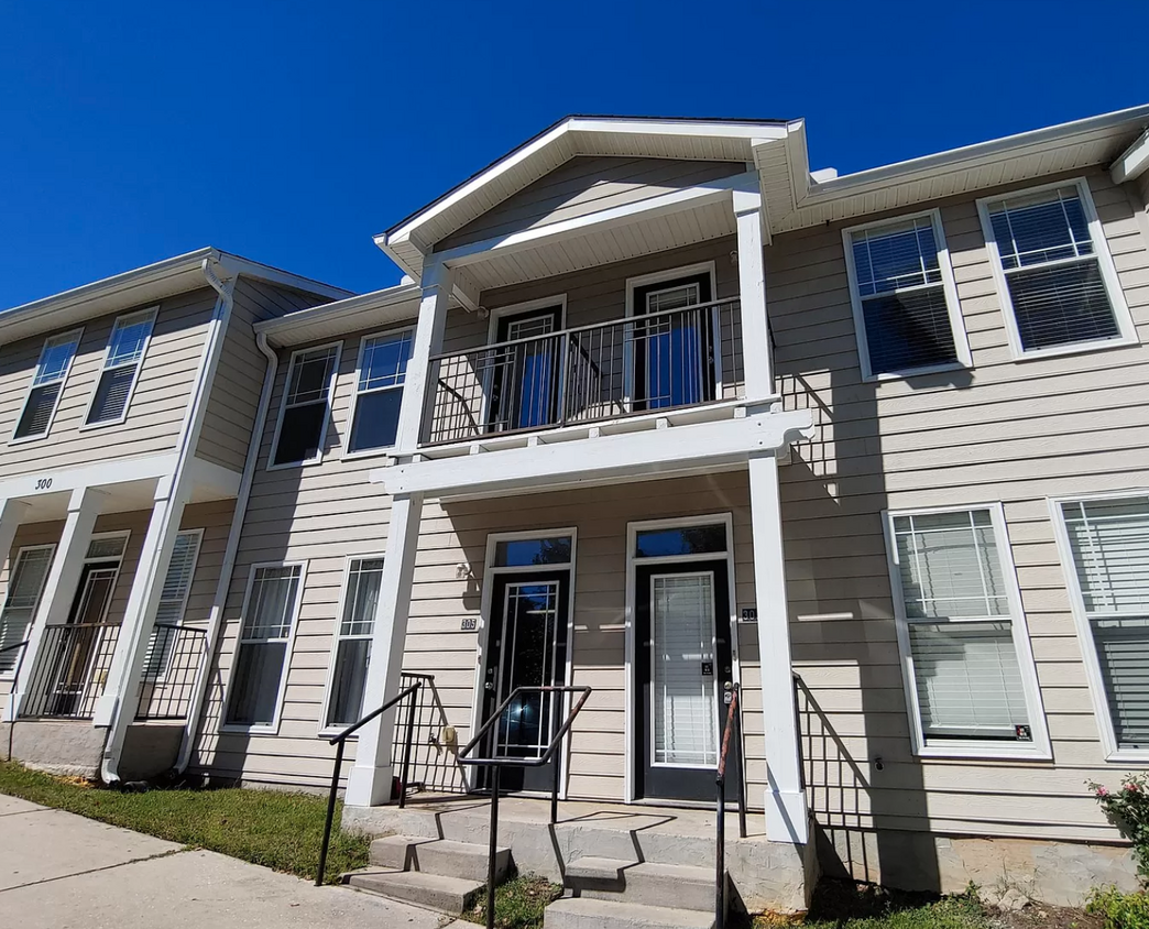 Foto principal - 2400 Fred Smith Rd