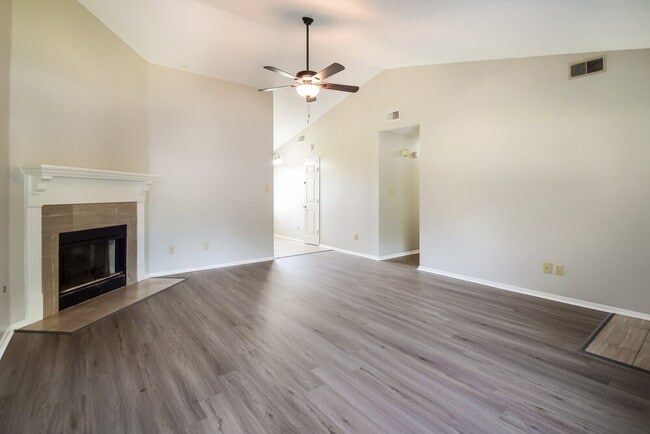 Foto del edificio - 2545 Waverly Dr