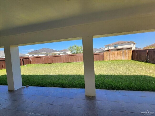 Building Photo - 2930 Regency Dr