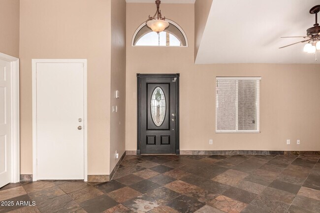 Foto del edificio - 11115 E Mercer Ln