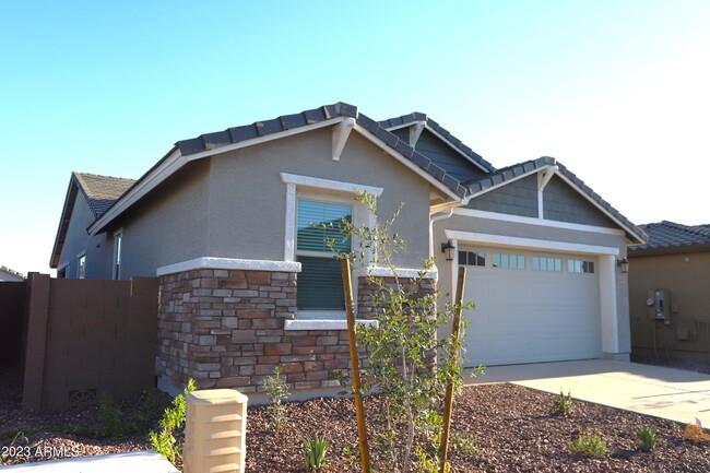 Building Photo - 9447 W Turney Ave