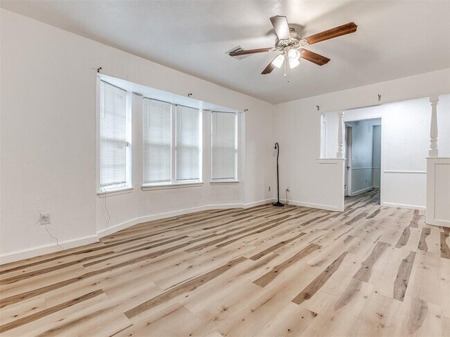 Foto del edificio - 225 NW 80th St