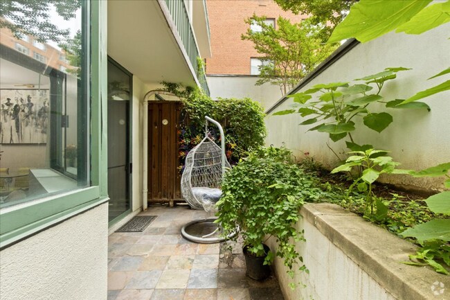 Building Photo - 955 26th St NW