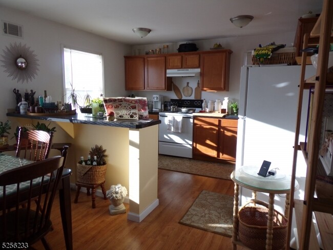 Building Photo - 272 US-206