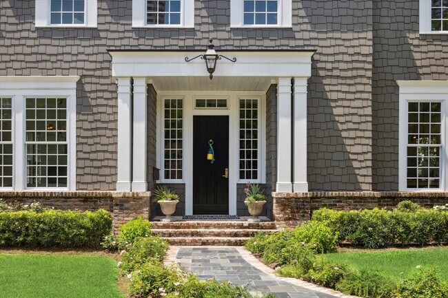 Building Photo - 2530 Stanmore Dr