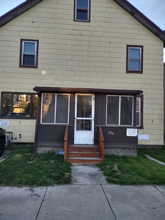 256 Calumet St Unit Depew 2bed one bath upper, Depew, NY 14043