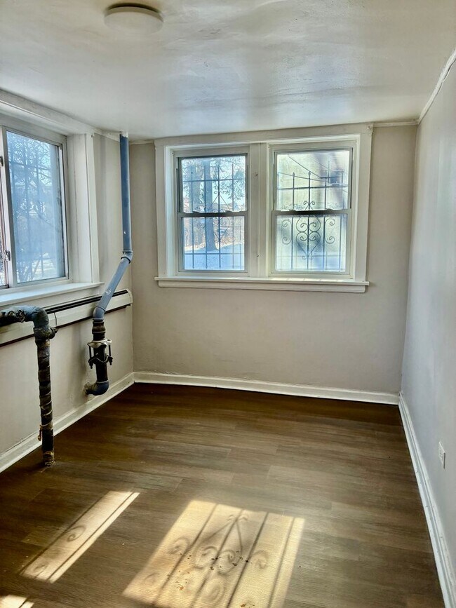 Foto del edificio - 6900 S Jeffery Blvd