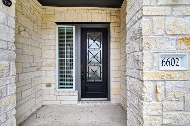 Building Photo - 6602 Albany Forest Ct