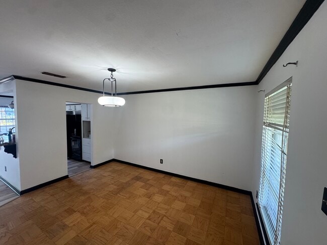 Building Photo - Red Bud Ln