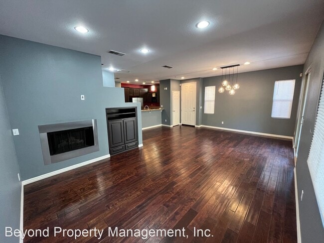 Building Photo - 3 br, 2.5 bath House - 2736 Bellezza Dr.