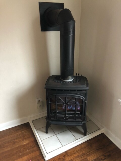 Gas Fireplace - 104 S Oak St