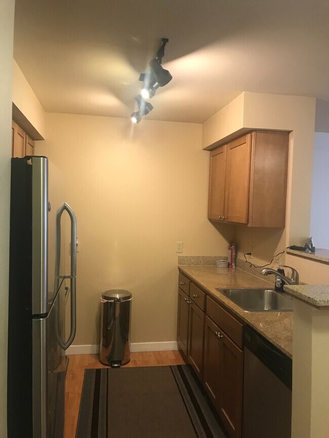Building Photo - Clean & Updated Island Crossings One Bedro...