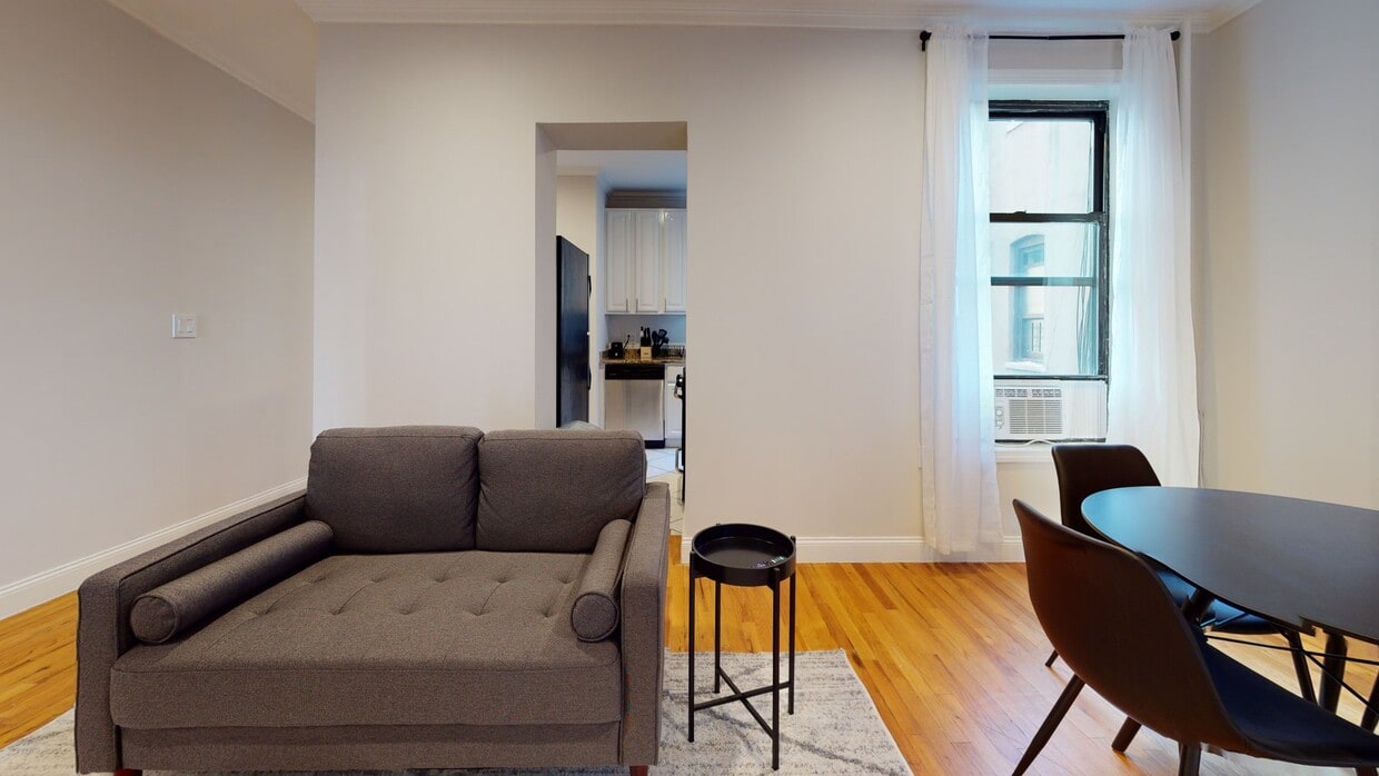 Photo - Private bedroom in 4 bed/1 bath Home