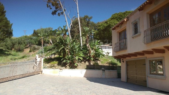 Building Photo - 28247 Via Acero