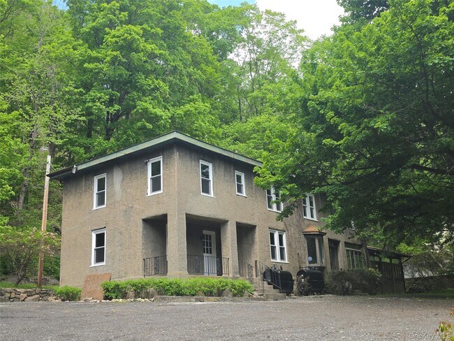 Building Photo - 7 Stone Ridge Rd