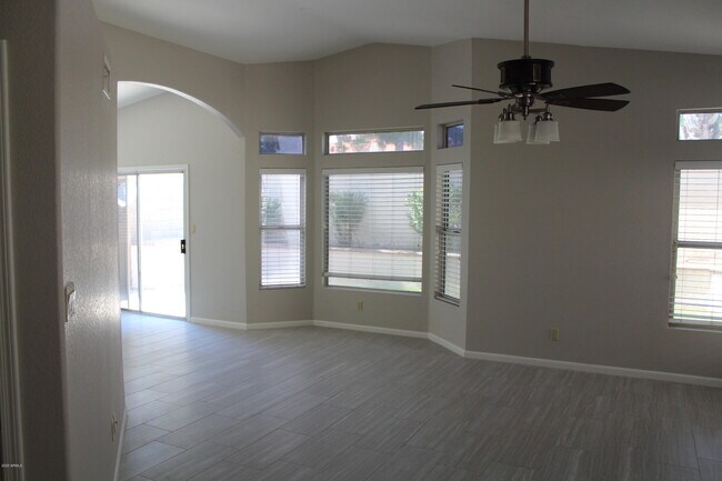 Building Photo - 1530 E Beacon Dr
