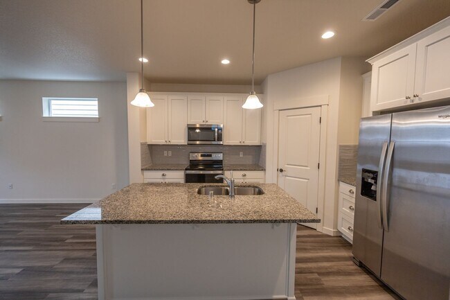 Foto del edificio - Three Bedroom Home in Ridgefield