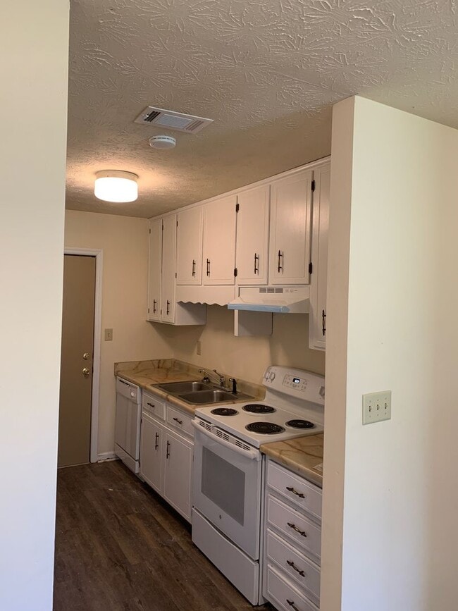Building Photo - 305/307 Epps Bridge Duplex