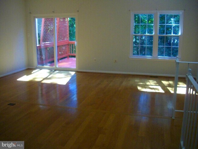 Foto del edificio - 3943 Collis Oak Ct