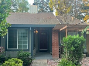 Building Photo - 2870 Higgins Rd