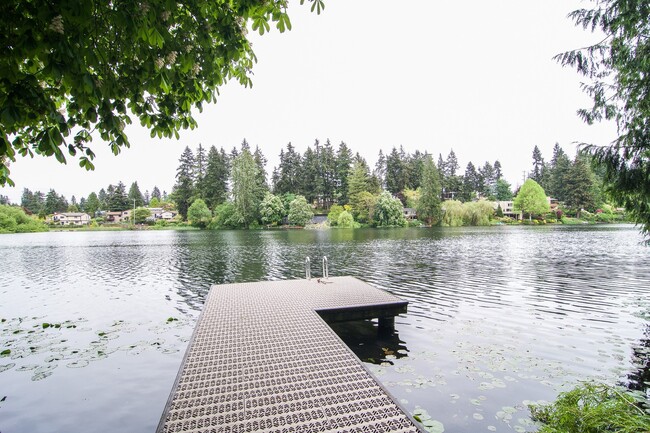Building Photo - Echo Lake One Bedroom