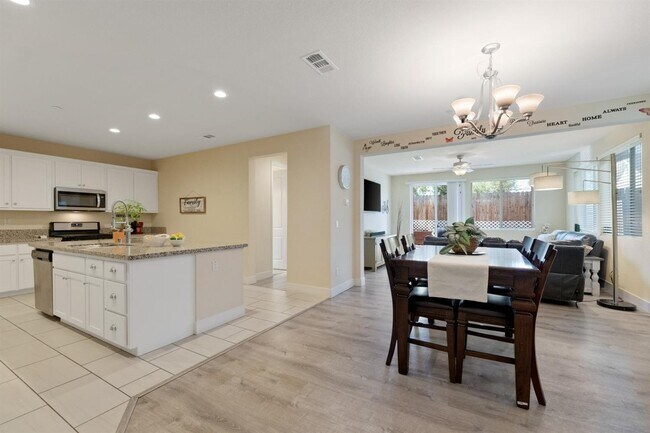 Foto del edificio - 199 Clover Meadows Cir