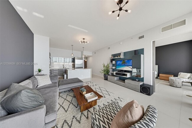 Building Photo - 2020 N Bayshore Dr