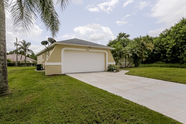 Foto del edificio - 512 SW Undallo Rd