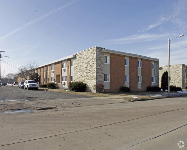 Building Photo - Station Hills