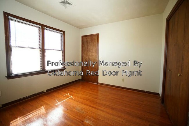 Building Photo - 2505 N Harvey Ave