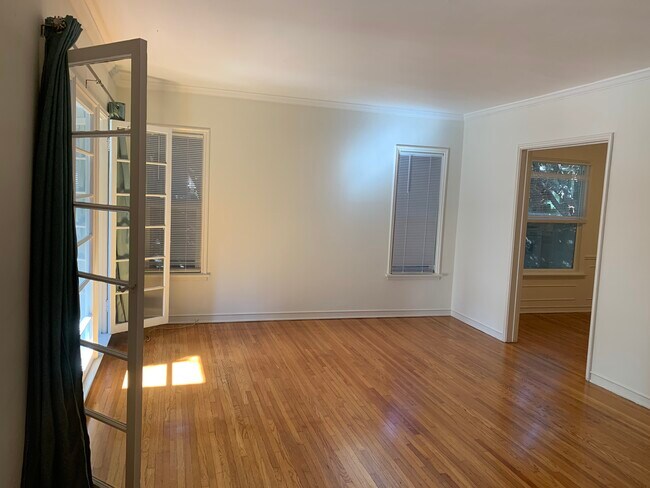 Foto del edificio - 412 N Doheny Dr