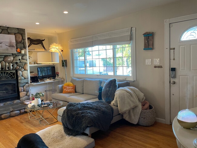 Building Photo - 1006 Dwight Ave