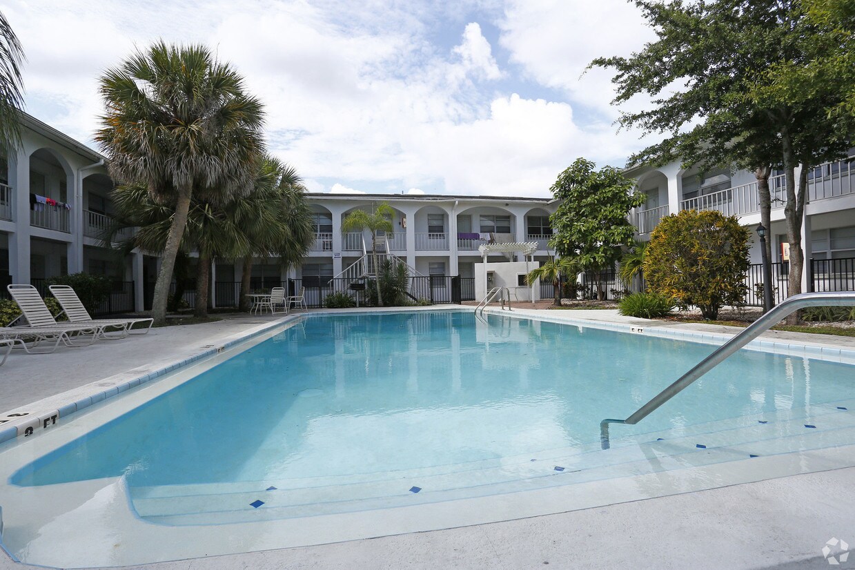 54 Jasper St Unit 5, Largo, FL 33770 Condo for Rent in Largo, FL