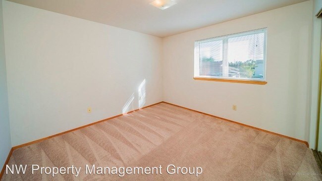 Building Photo - 9731 Holly Dr