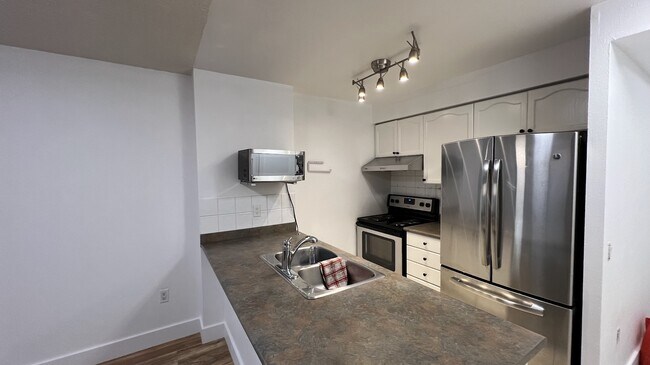 Building Photo - 55 Strathaven Dr