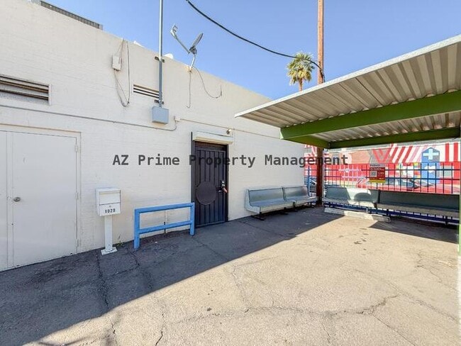 Building Photo - 1029 N Central Ave