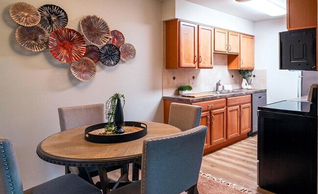 Foto del edificio - Beautiful Updated 2 Bed 1 Bath Condo by Fo...