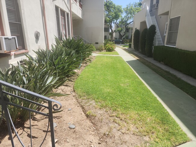 Foto del edificio - 447 N Oakhurst Dr